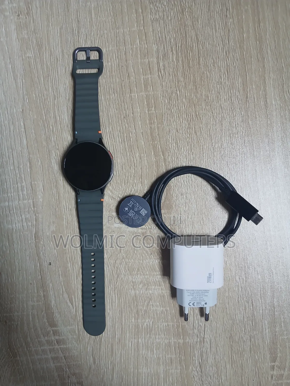 Samsung Galaxy Watch 7, Dark Green Band
