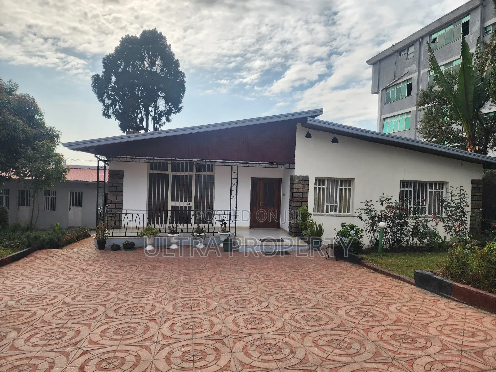 Furnished 3bdrm Villa in Bole for rent