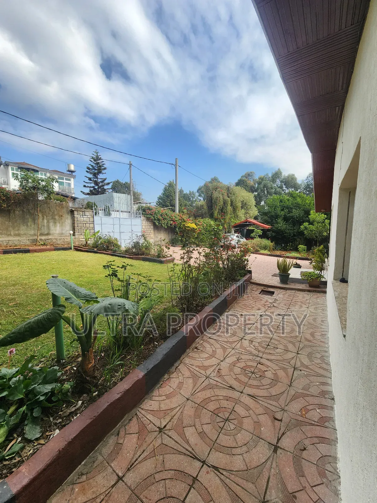 Furnished 3bdrm Villa in Bole for rent