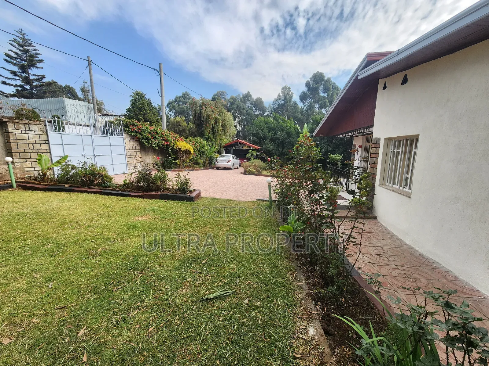 Furnished 3bdrm Villa in Bole for rent