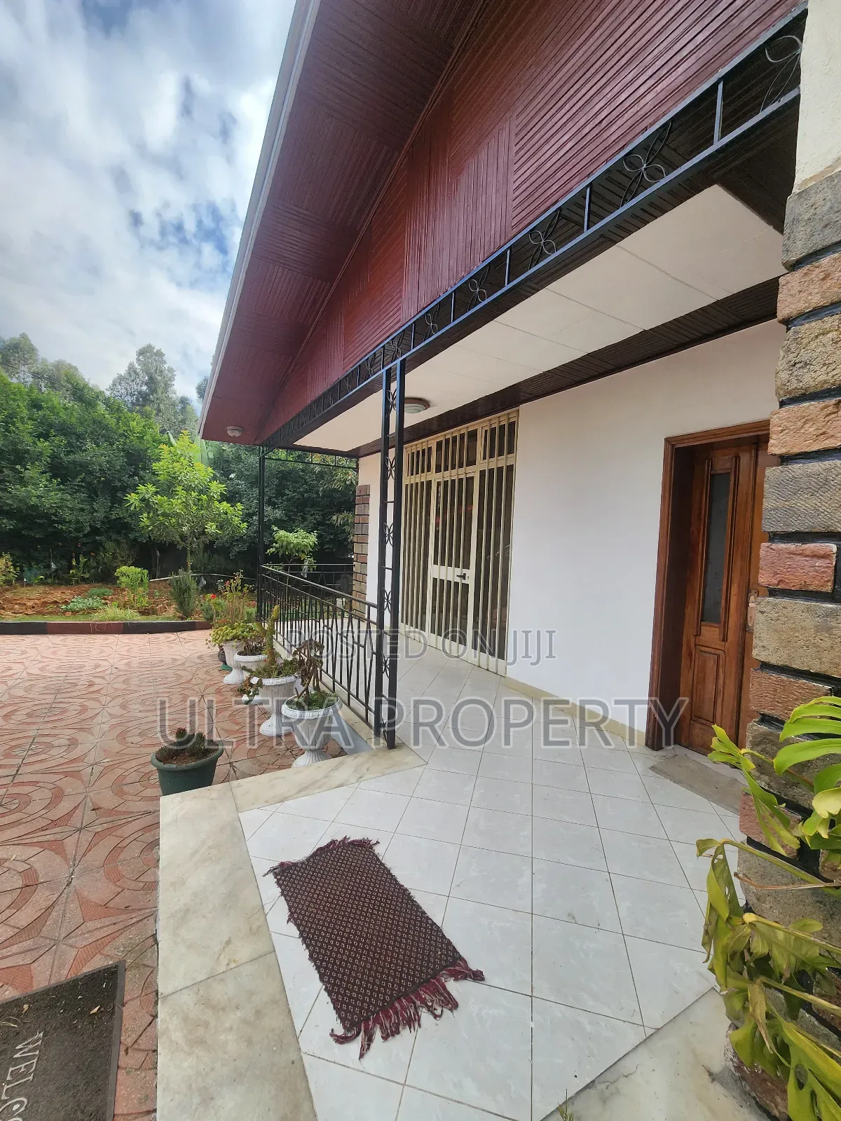 Furnished 3bdrm Villa in Bole for rent