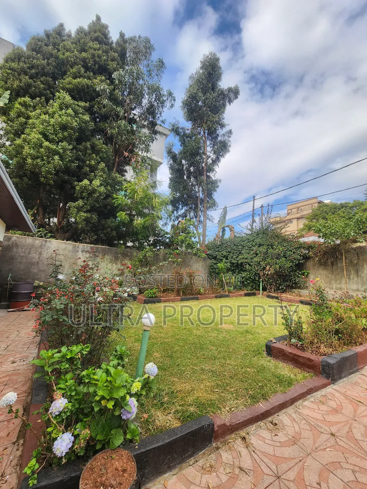 Furnished 3bdrm Villa in Bole for rent