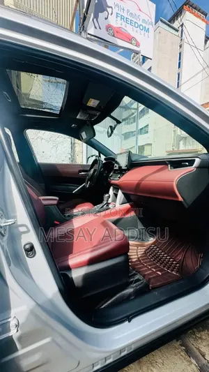 Toyota Corolla Cross Hybrid 2024 Silver