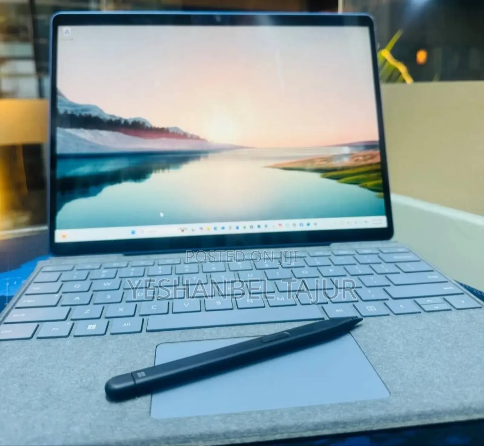 New Laptop Microsoft Surface Pro 9 8GB Intel Core i5 SSD 256GB