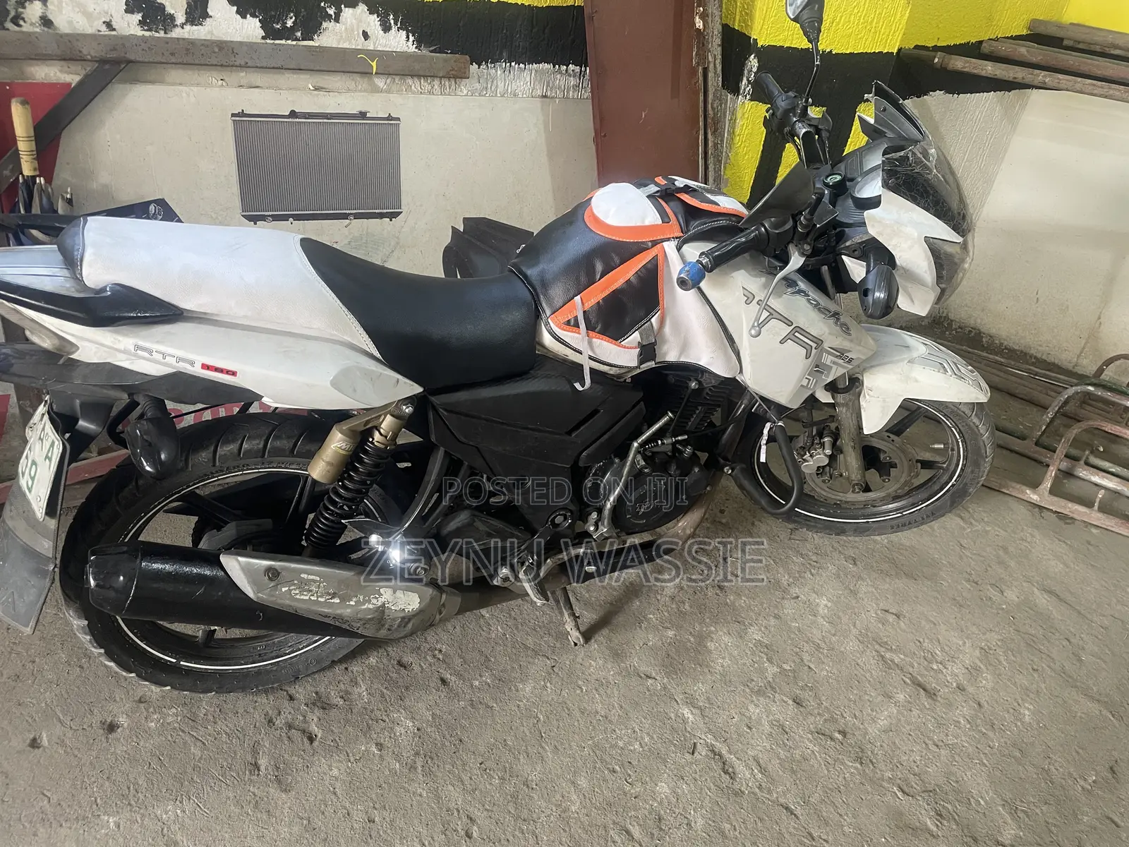 TVS Apache 180 RTR 2016 White