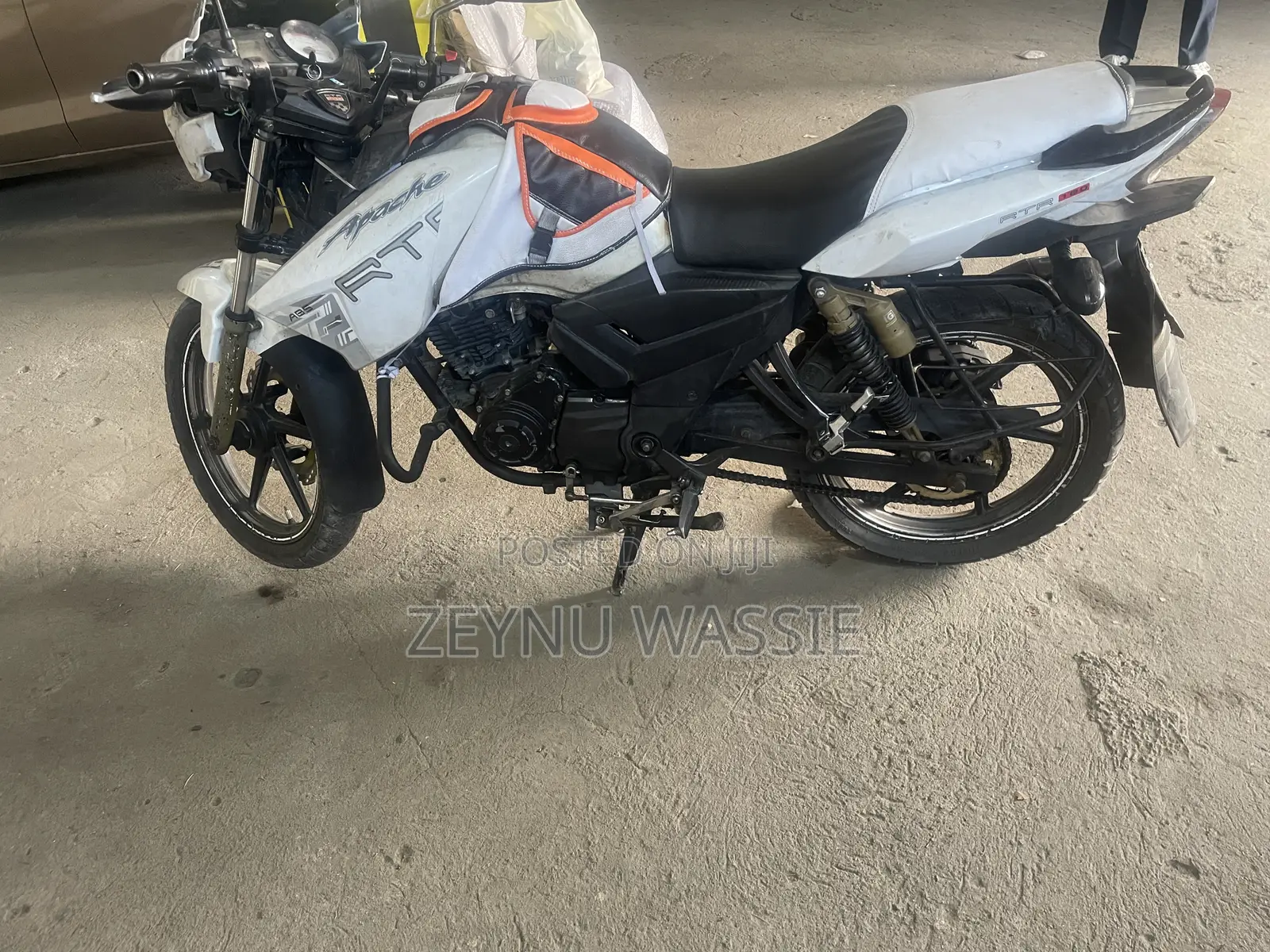 TVS Apache 180 RTR 2016 White