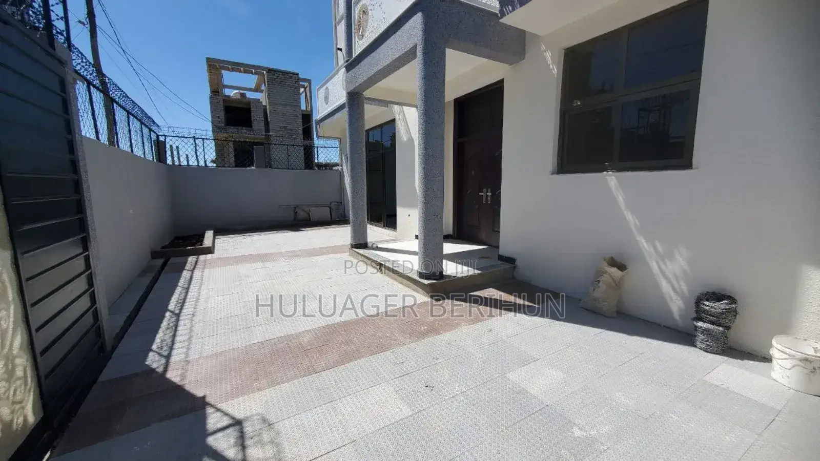Furnished 10bdrm House in Bole for sale