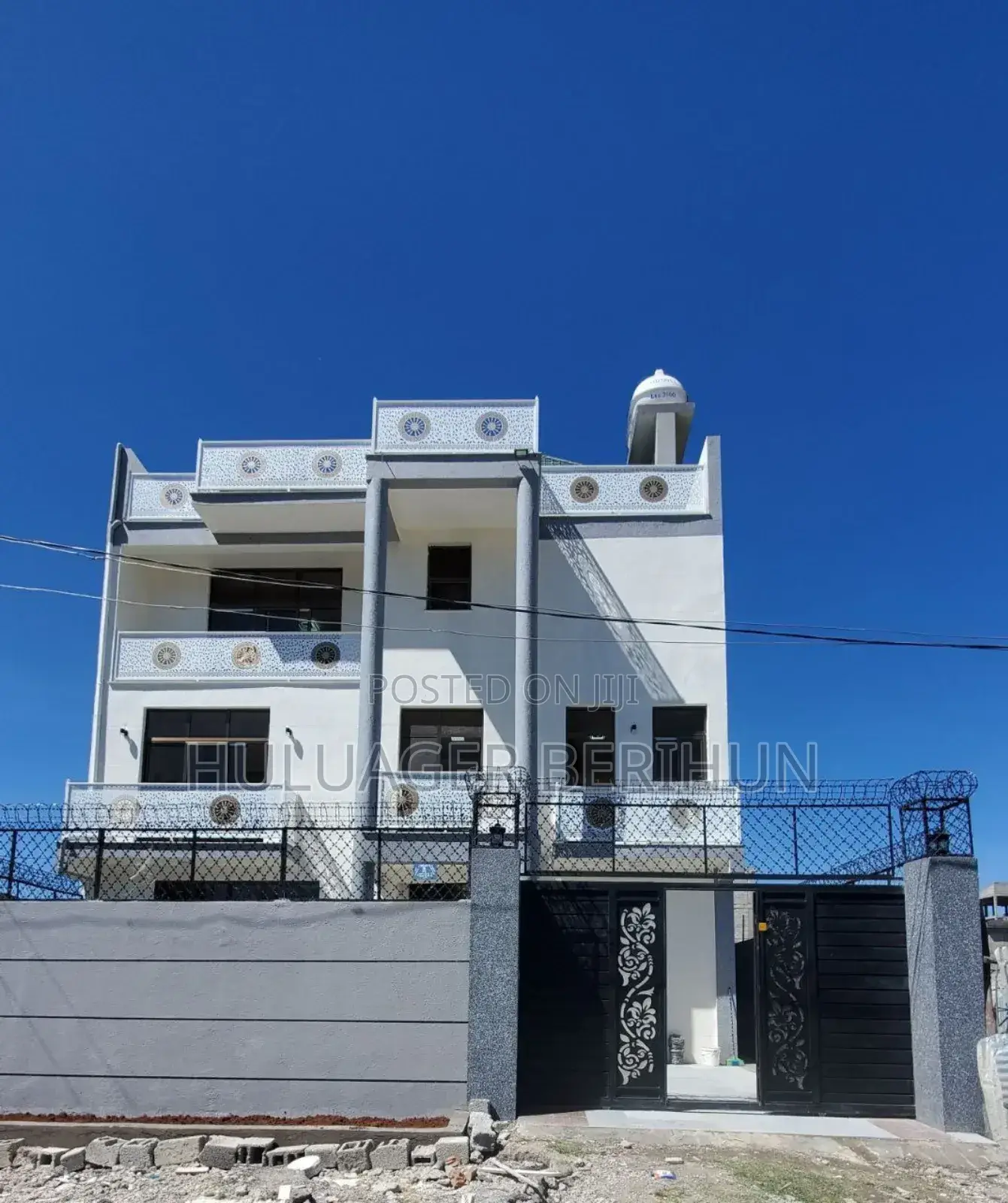 Furnished 10bdrm House in Bole for sale