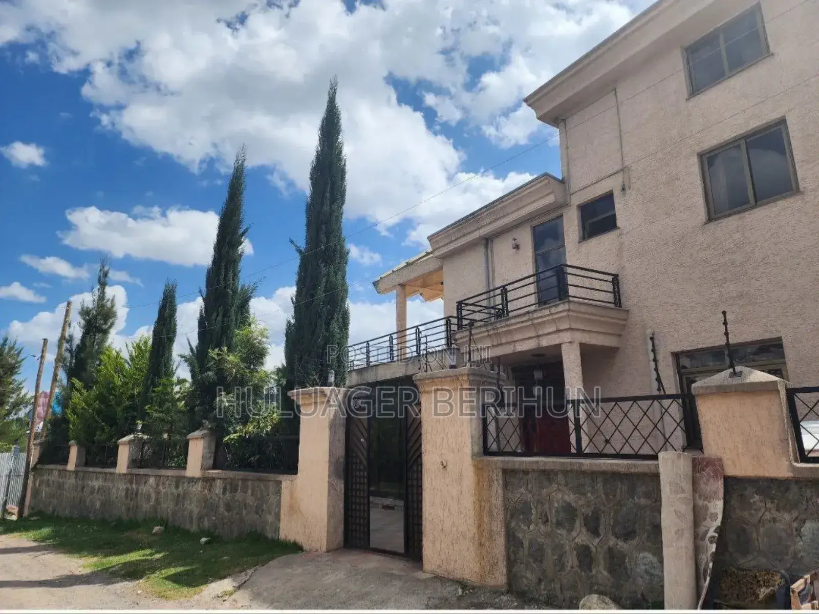 Furnished 9bdrm House in Bole for sale