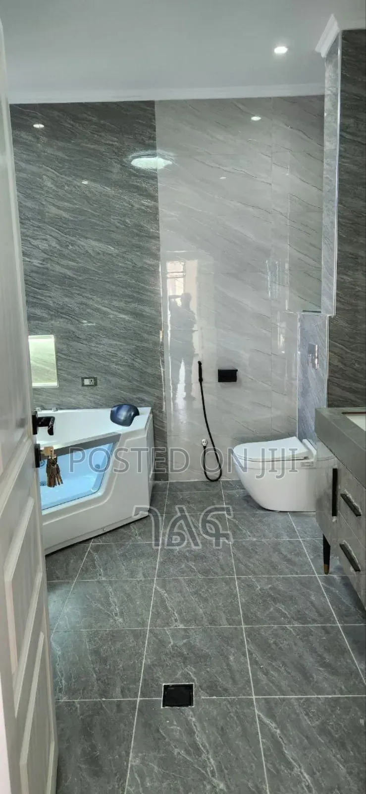 6bdrm House in በአያት ኮምፓውንድ ውስጥ የሚገኝ, Bole for sale