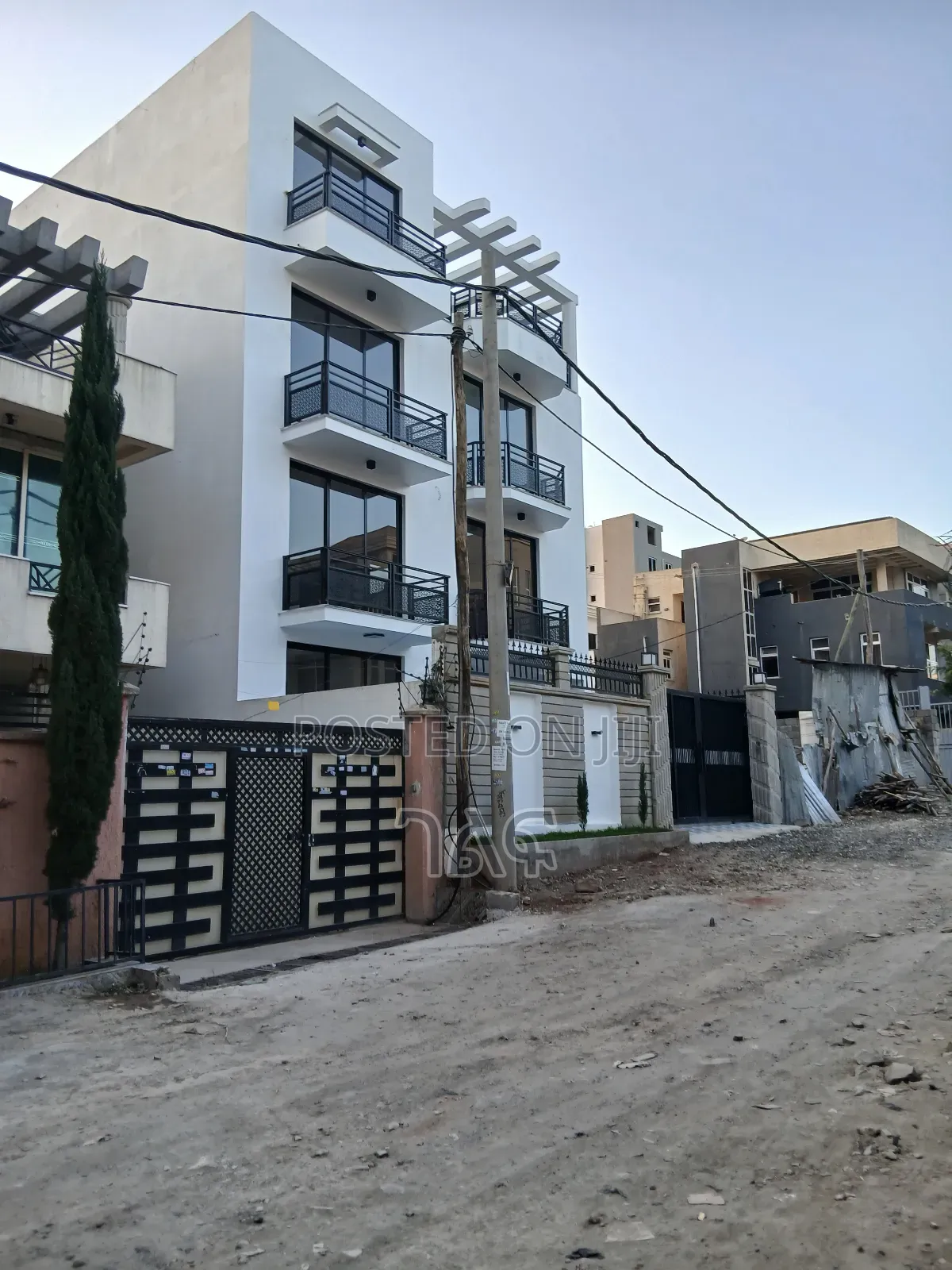 6bdrm House in በአያት ኮምፓውንድ ውስጥ የሚገኝ, Bole for sale