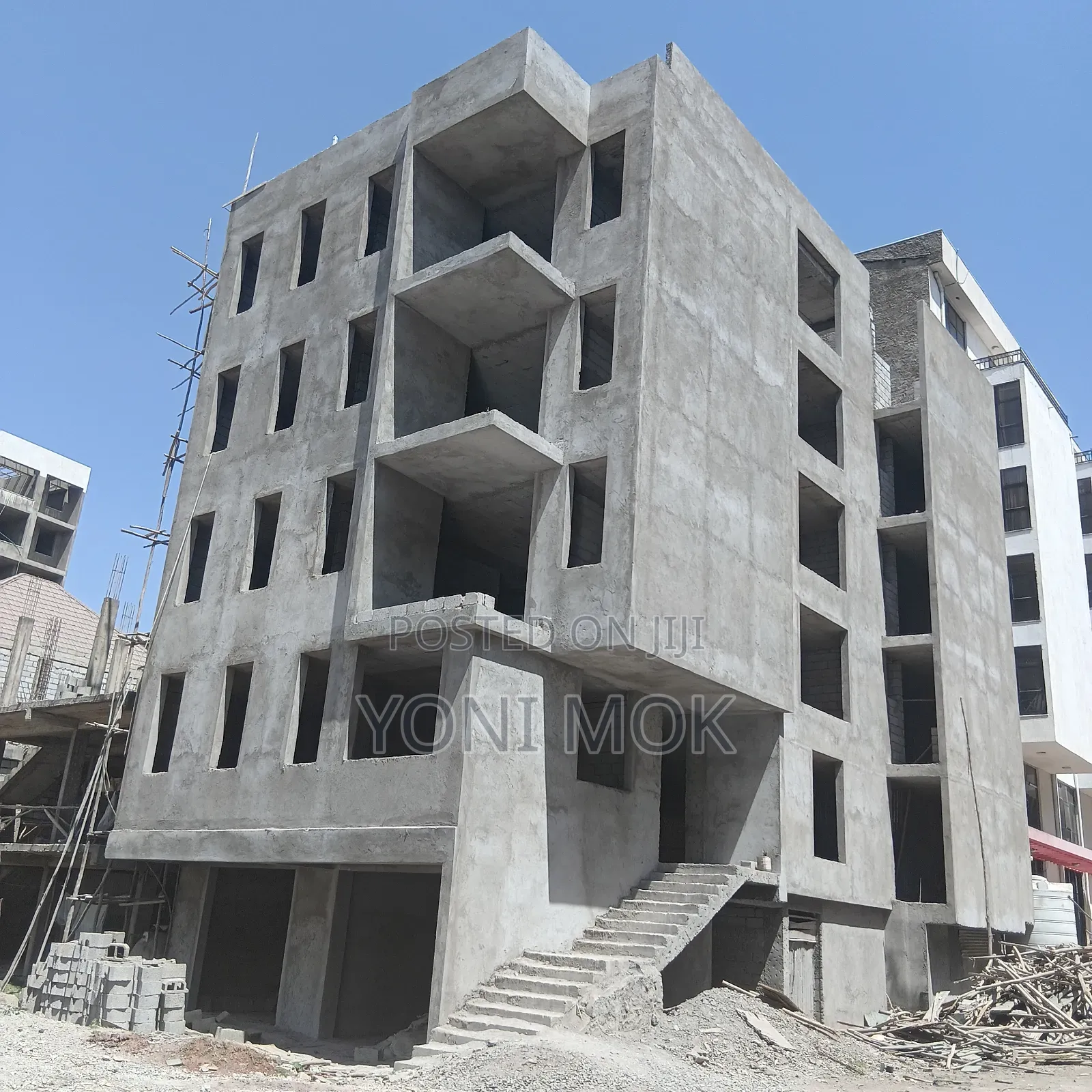 20bdrm Apartment in Akaky Kaliti for sale