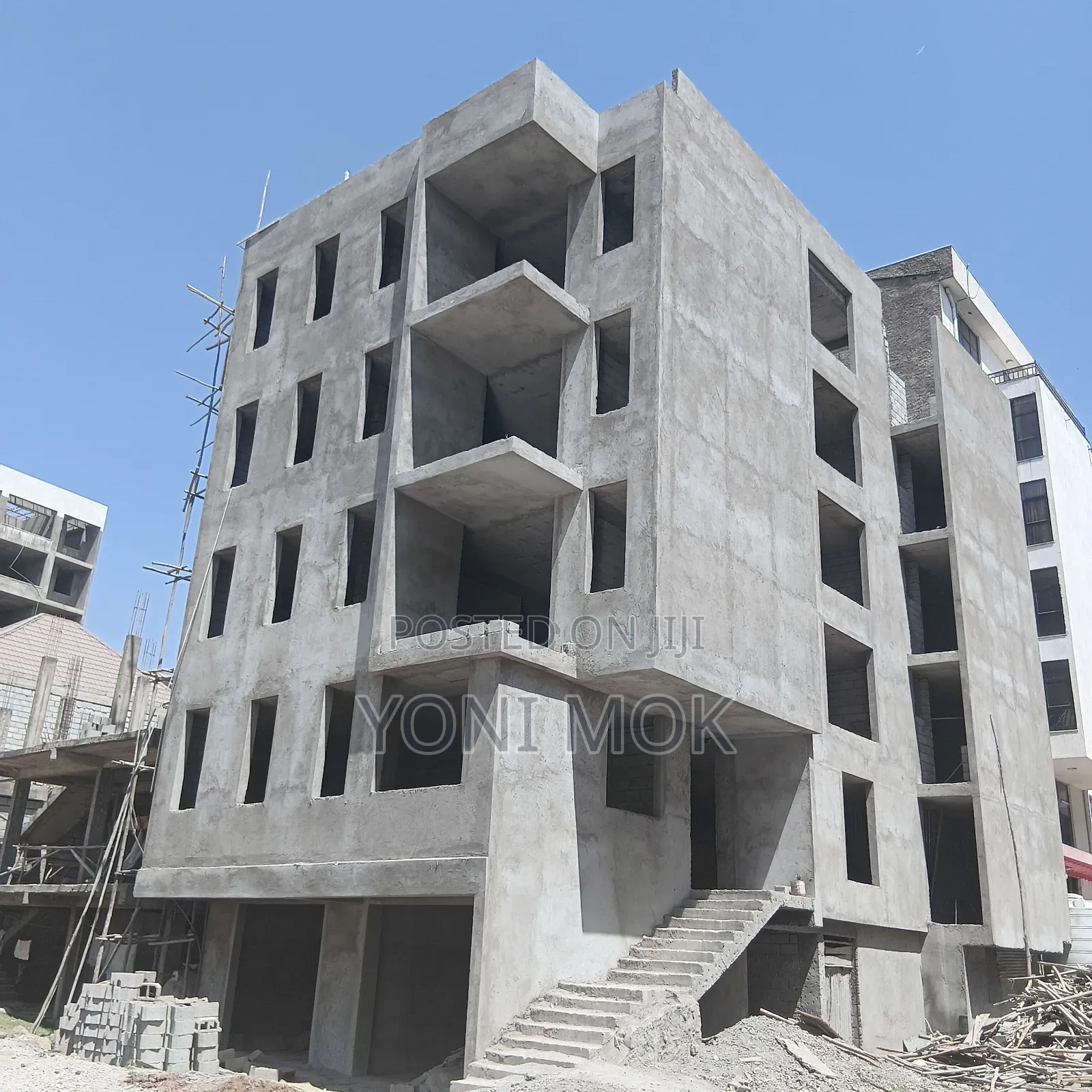 20bdrm Apartment in Akaky Kaliti for sale