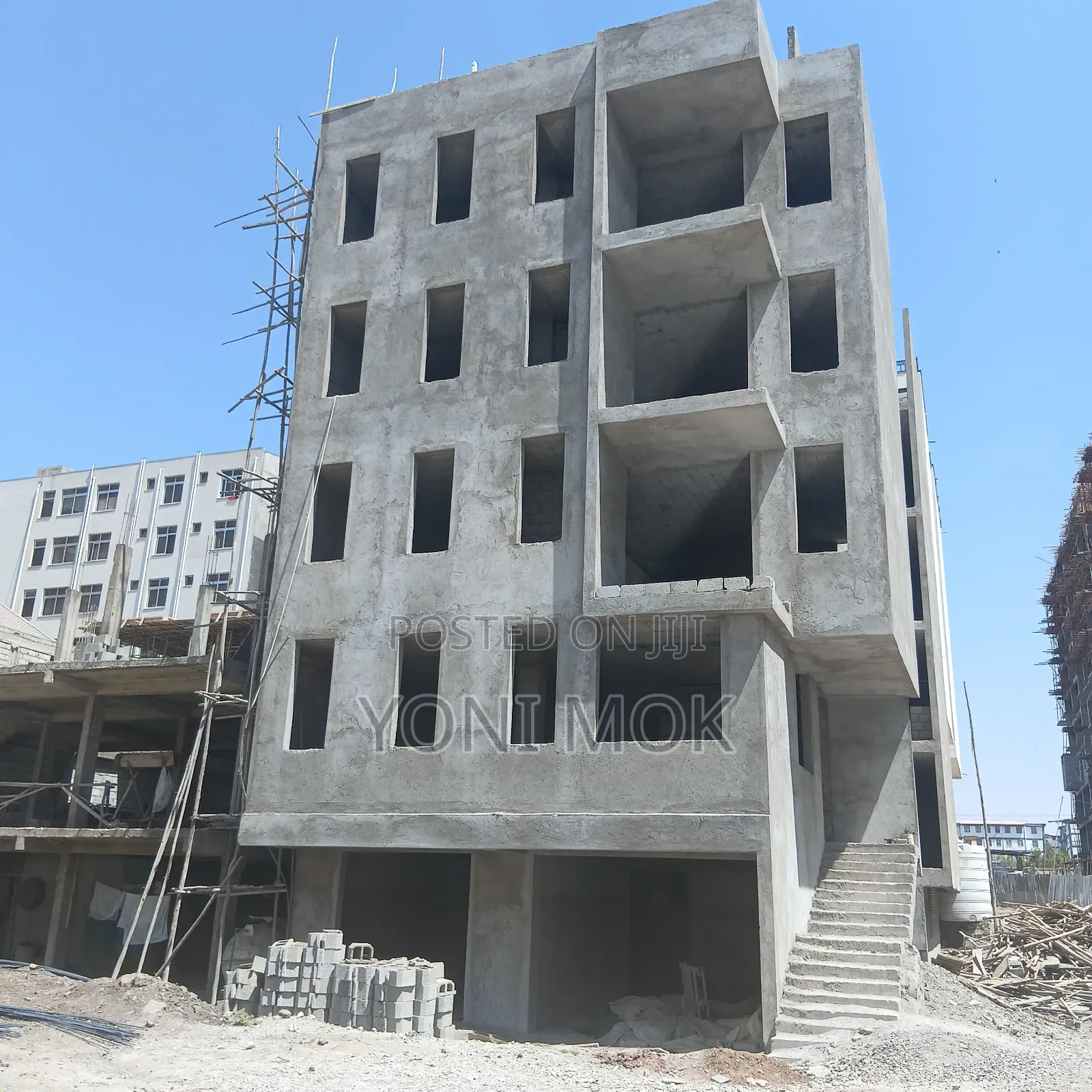 20bdrm Apartment in Akaky Kaliti for sale