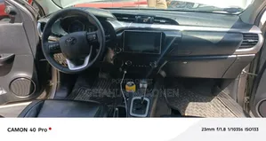 Toyota Hilux 2018 Gold