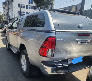 Toyota Hilux 2018 Gold