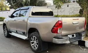 Toyota Hilux 2018 Gold