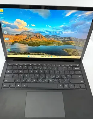 New Laptop Microsoft Surface 8GB Intel Core I5 SSD 512GB