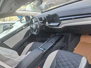 New Volkswagen ID.6 2024 Gold