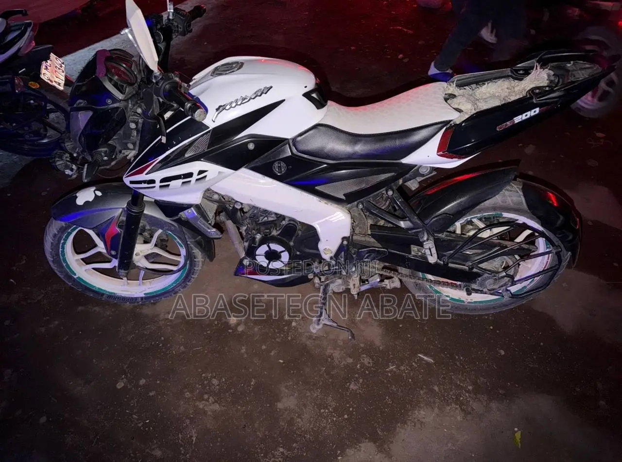 New Bajaj Pulsar NS 200 2021 White