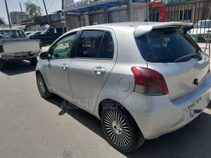 Toyota Vitz 1.0 FWD 5dr 2010 Silver