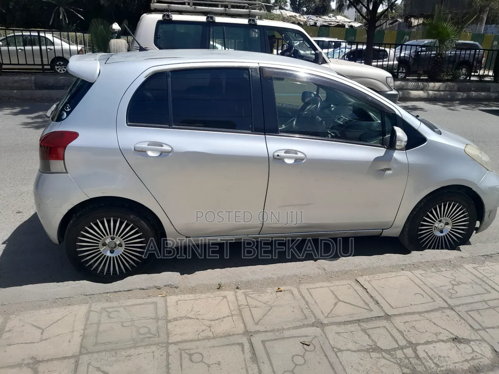 Toyota Vitz 1.0 FWD 5dr 2010 Silver