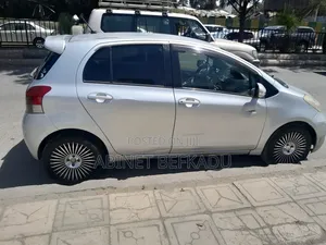 Toyota Vitz 1.0 FWD 5dr 2010 Silver