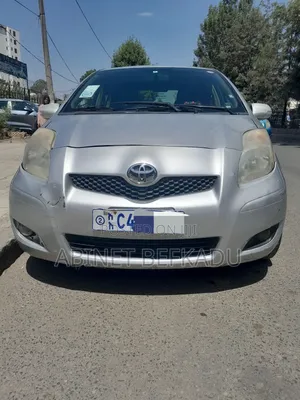Toyota Vitz 1.0 FWD 5dr 2010 Silver