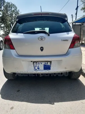 Toyota Vitz 1.0 FWD 5dr 2010 Silver