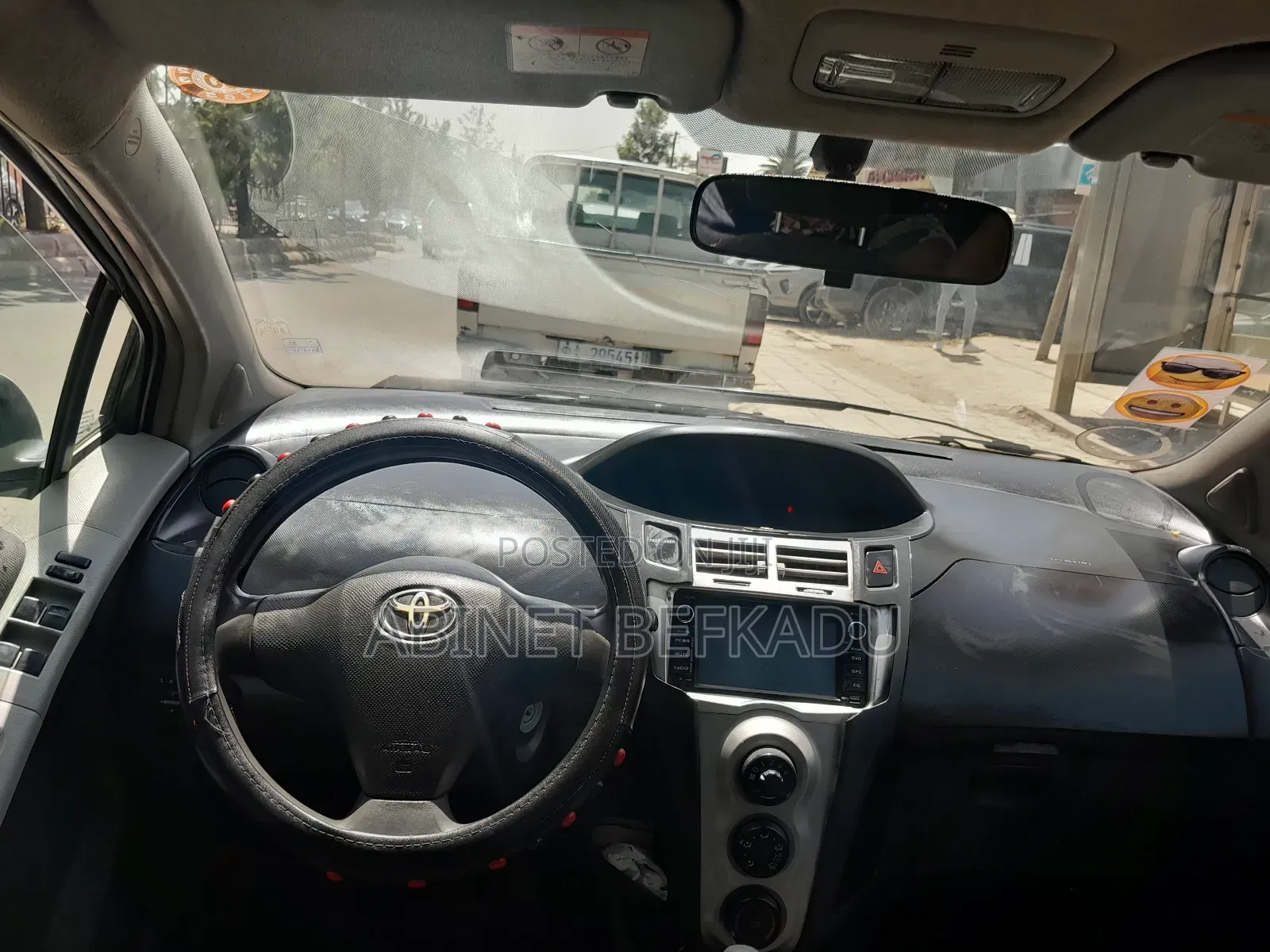 Toyota Vitz 1.0 FWD 5dr 2010 Silver