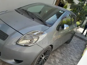 Toyota Vitz 1.0 FWD 5dr 2007 Gray
