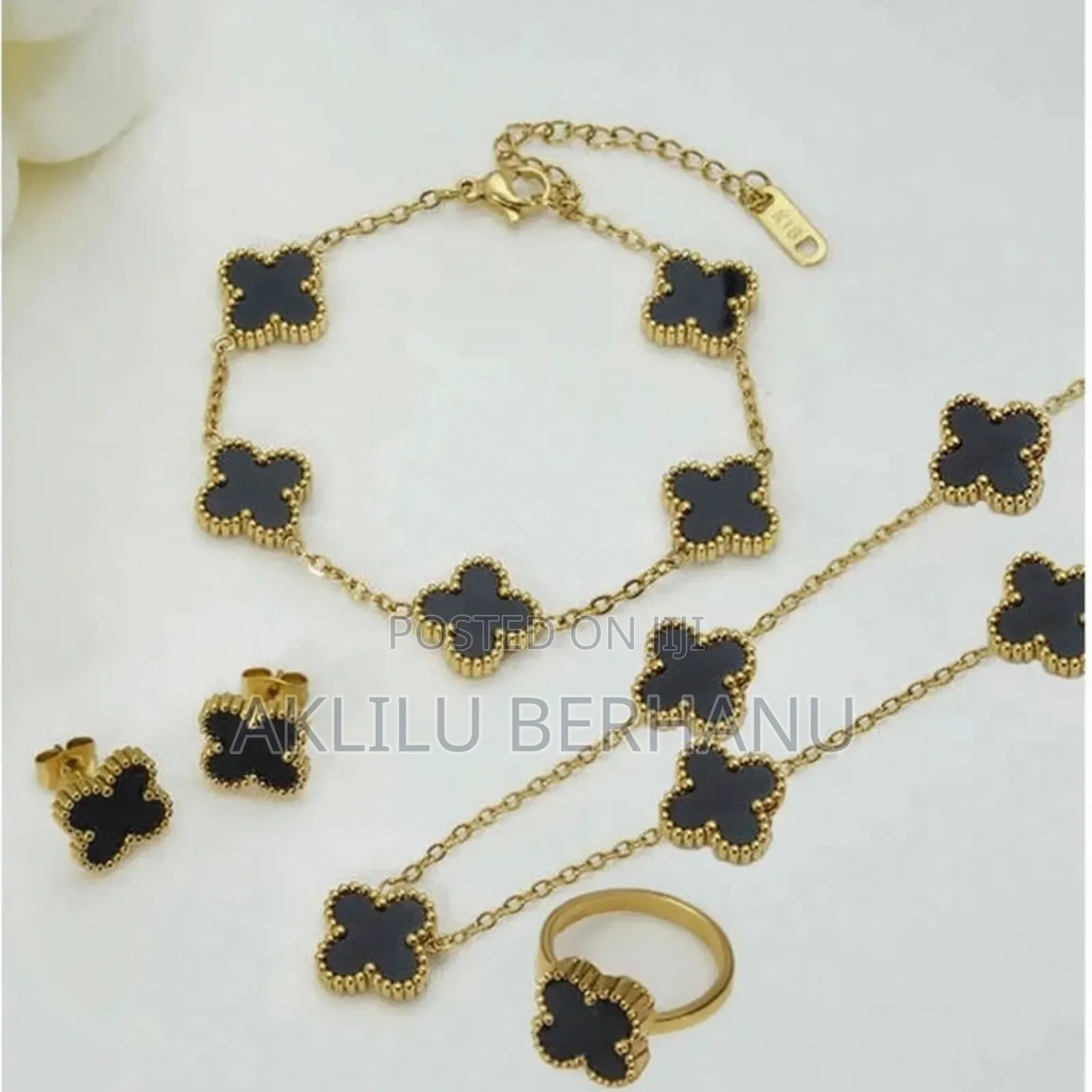 Elegant Black Clover Jewelry Set – 4 Pieces