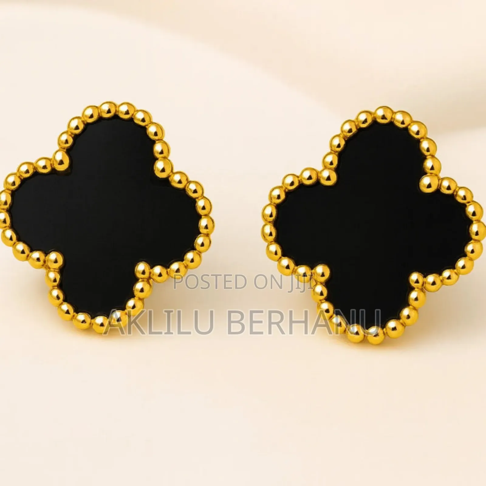 Elegant Black Clover Jewelry Set – 4 Pieces