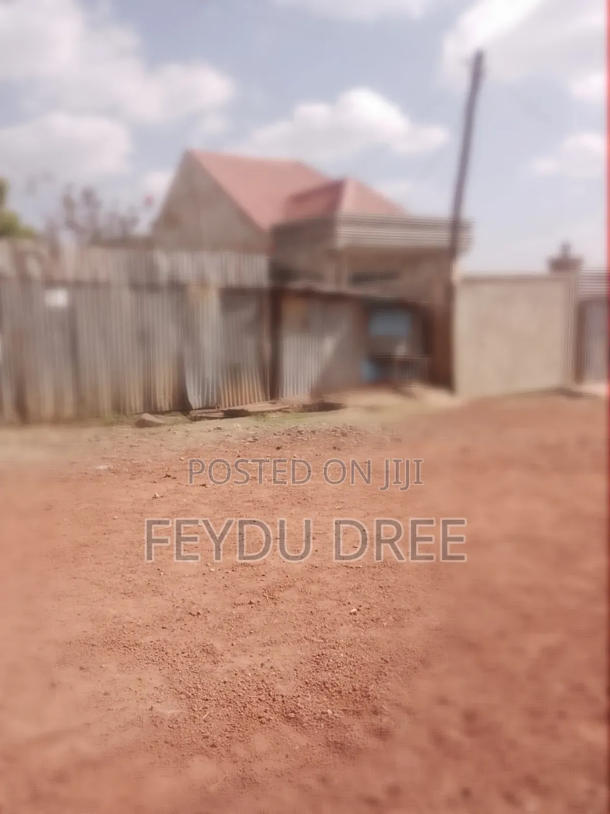 የሚሽጥ የልማት ተነሺ ባዶ ቦታ በሁለቱም በኩል መንገድ ያለው