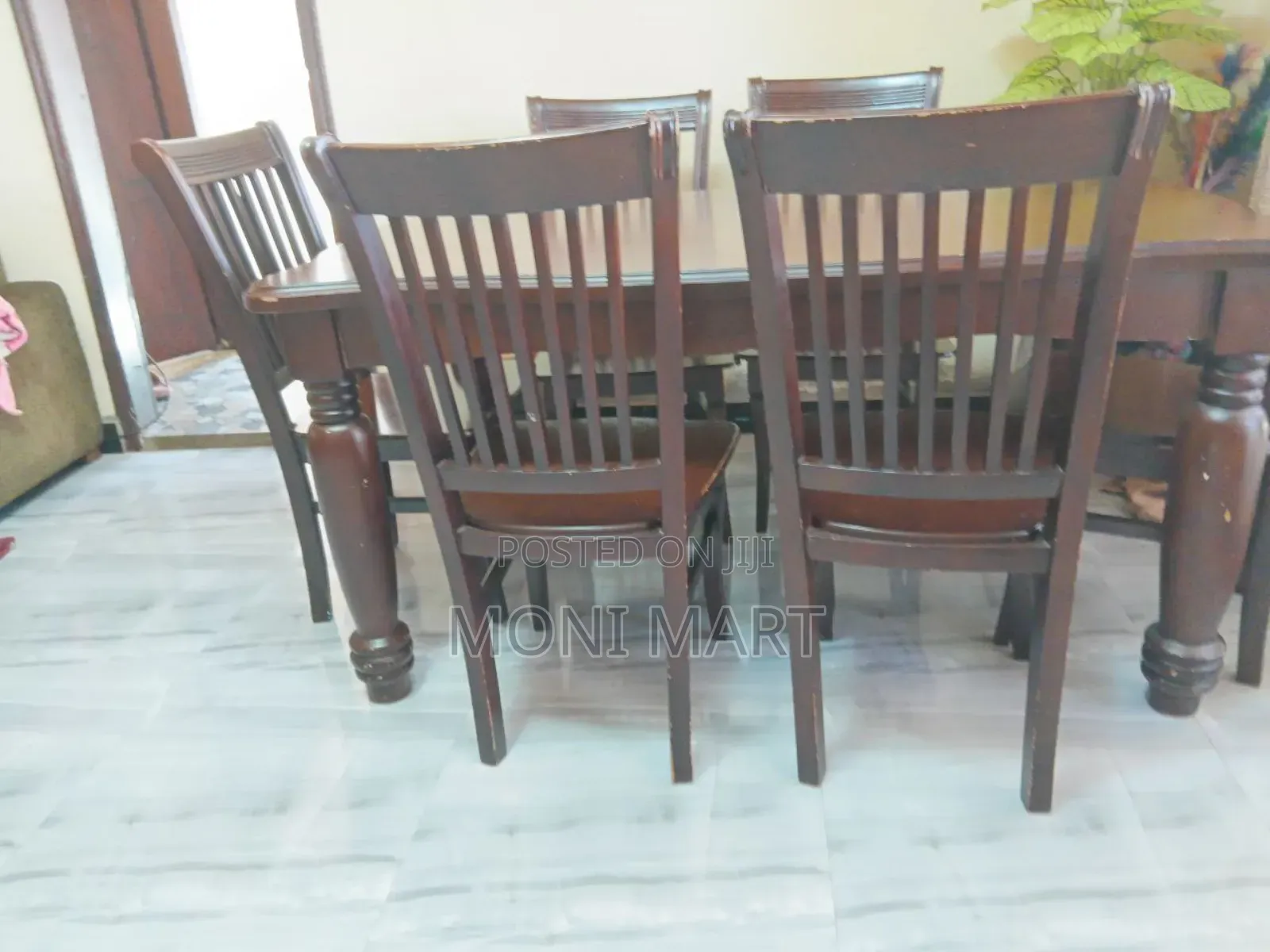 Almost New Dinning Table ባለ 6 ወንበር