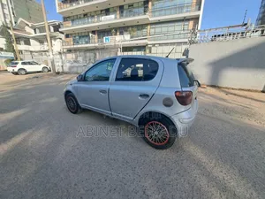 Toyota Vitz 1.0 FWD 5dr 2004 Silver