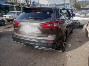 Nissan Qashqai 2018 Brown