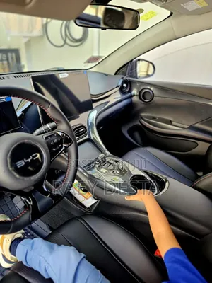 BYD E2 43 kWh 94 hp FWD 2025 Silver