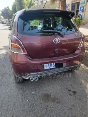 Toyota Vitz 1.0 FWD 5dr 2010 Red