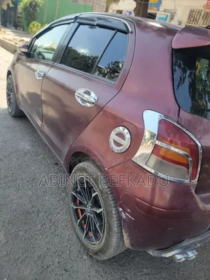 Toyota Vitz 1.0 FWD 5dr 2010 Red