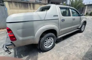 Toyota Hilux 2015 Gold