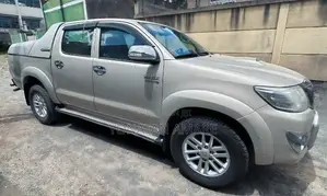 Toyota Hilux 2015 Gold