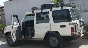 Toyota Land Cruiser 2016 White