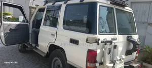 Toyota Land Cruiser 2016 White