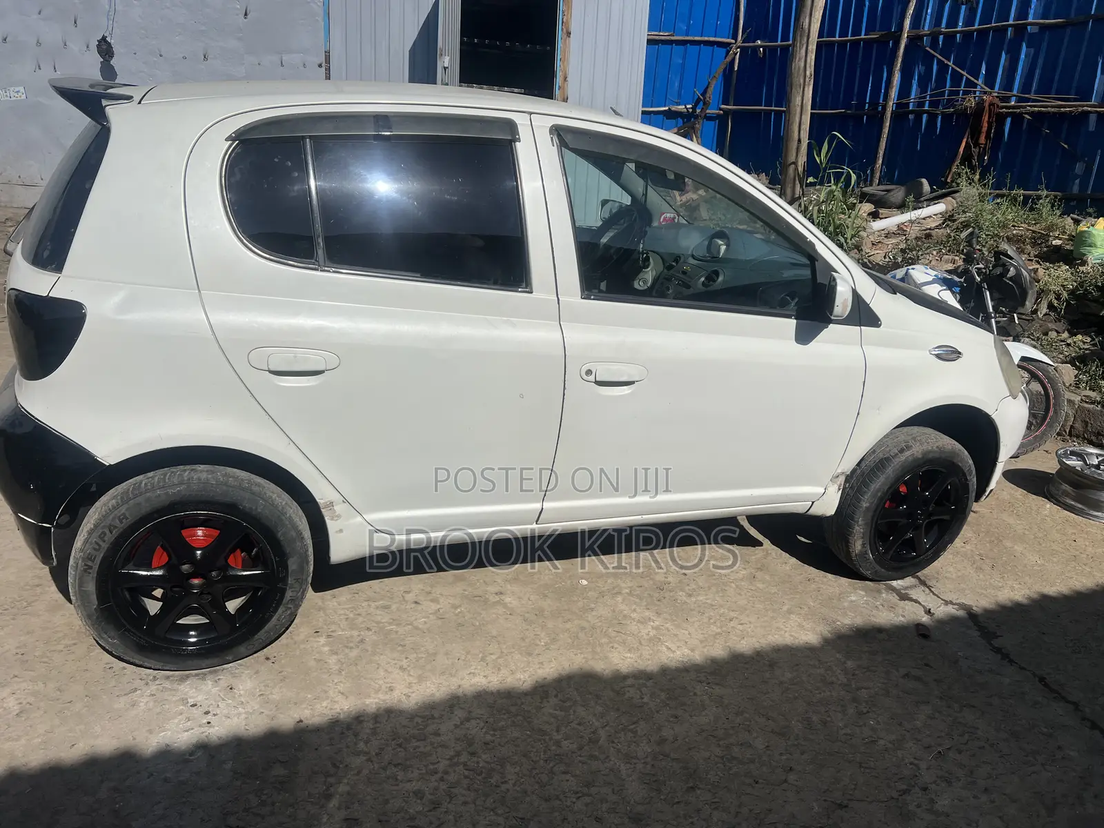 Toyota Vitz 2000 White