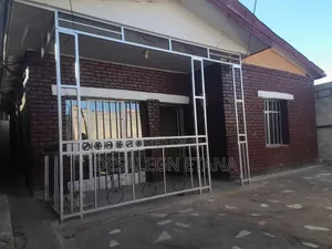 7bdrm Villa in West Shewa for sale