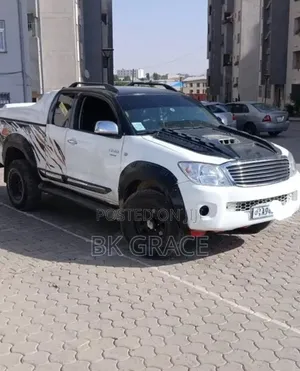 Toyota Hilux 2.5 D-4D 4X4 SRX 2010 White