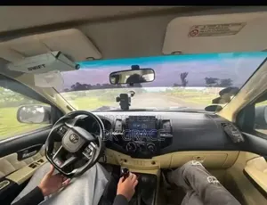 Toyota Hilux 2.5 D-4D 4X4 SRX 2010 White