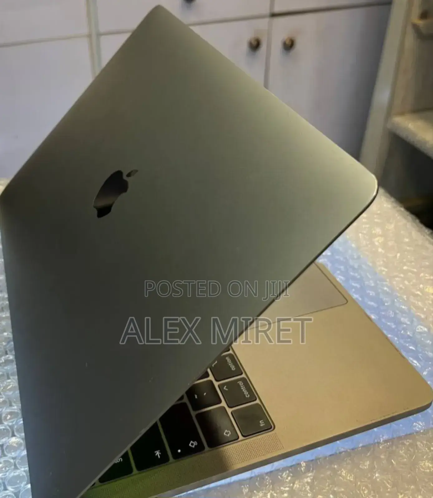 New Laptop Apple MacBook Pro 2019 8GB Intel Core I5 SSD 128GB