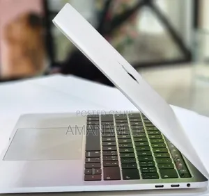 New Laptop Apple MacBook Pro 2018 8GB Intel Core I5 SSD 256GB